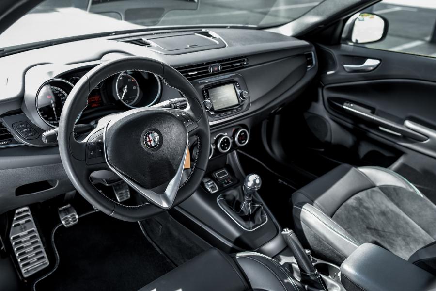 Интерьер Alfa Romeo Giulietta QV Line (940) 2014 года  (WW) (фото 21 из 27)